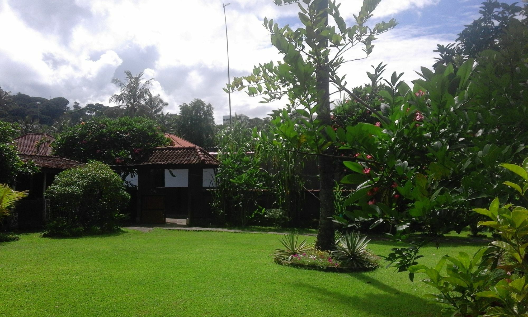 Indah Homestay And Cooking Classes Senggigi Eksteriør billede